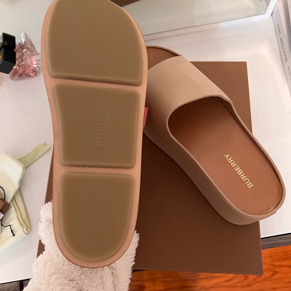 Burberry sandals - Picture 4 of 8